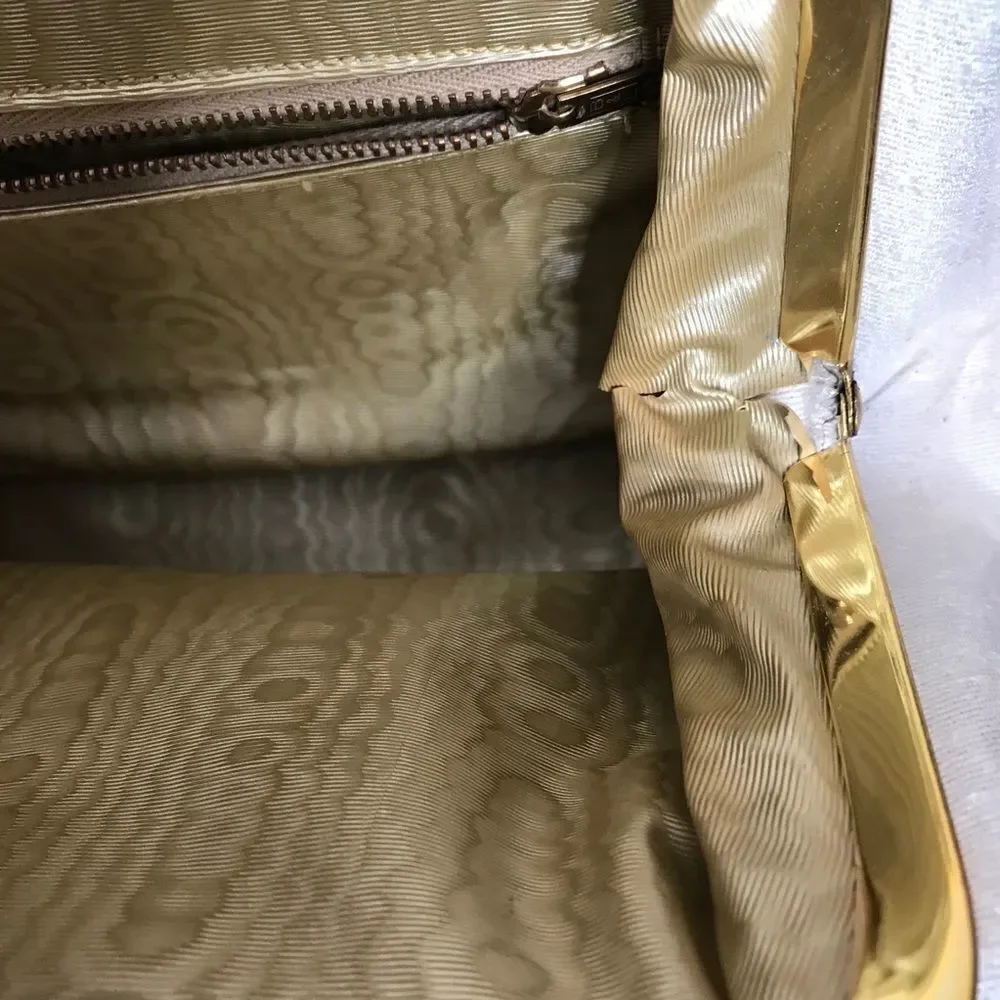 Vintage clutch style purse‎